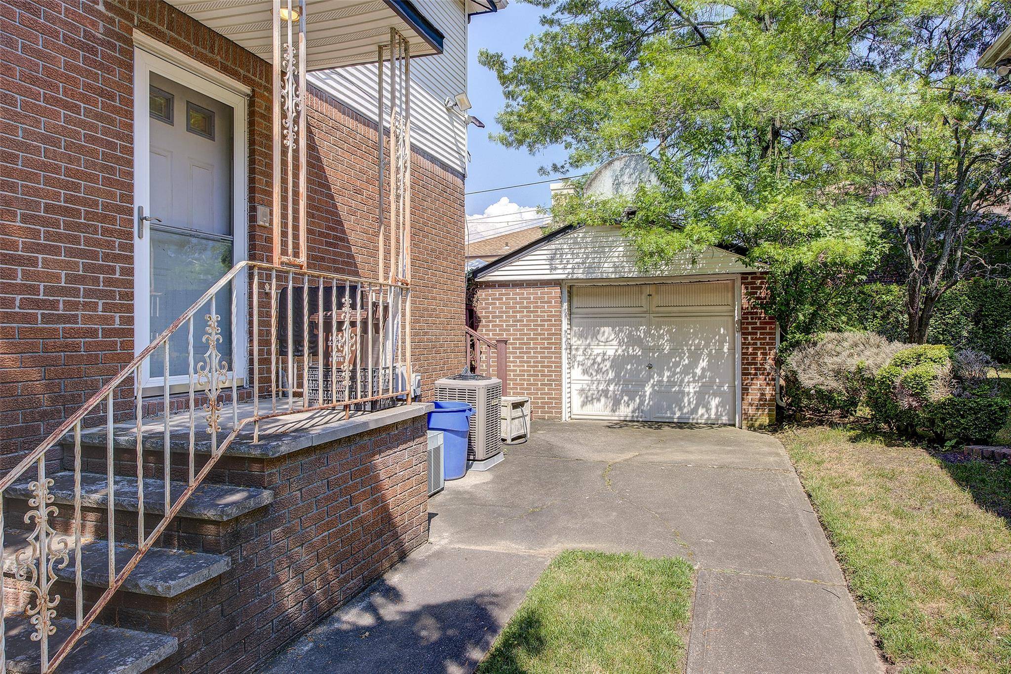 Fresh Meadows, NY 11365,7015 170th ST