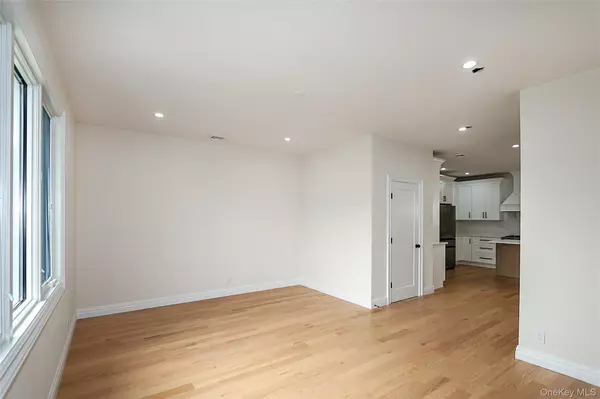 Massapequa Park, NY 11762,66 2nd AVE