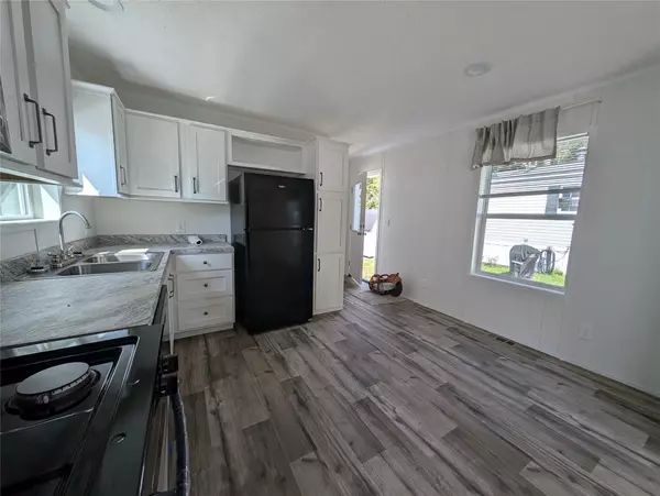 New Windsor, NY 12553,11 Square Hill RD ##27