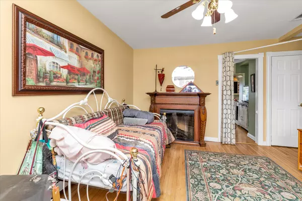 Westbury, NY 11590,1015 Grand BLVD