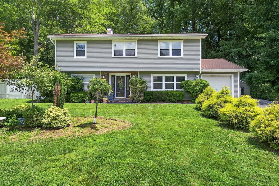 3324 Sycamore LN, Yorktown Heights, NY 10598