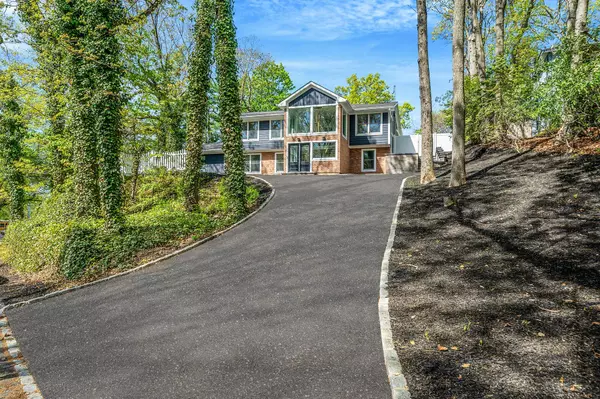 Smithtown, NY 11787,40 Friendly RD