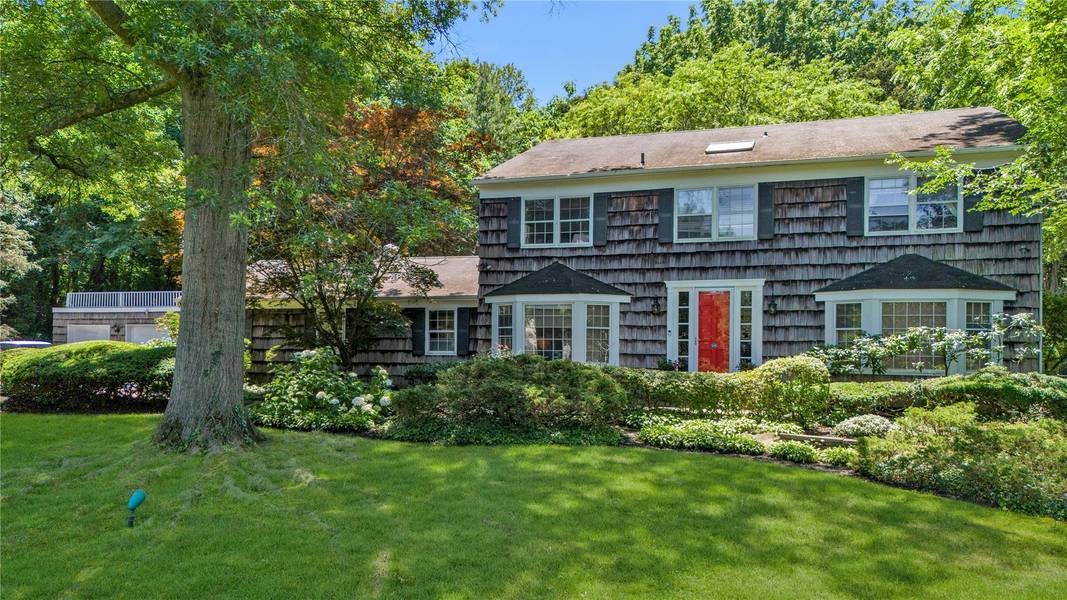 26 Rolling DR, Brookville, NY 11545