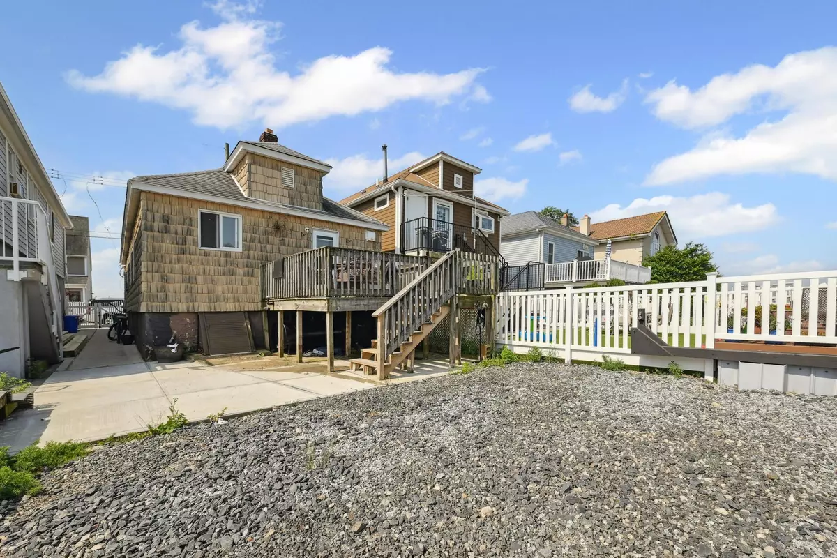 Broad Channel, NY 11693,41 W 15th RD