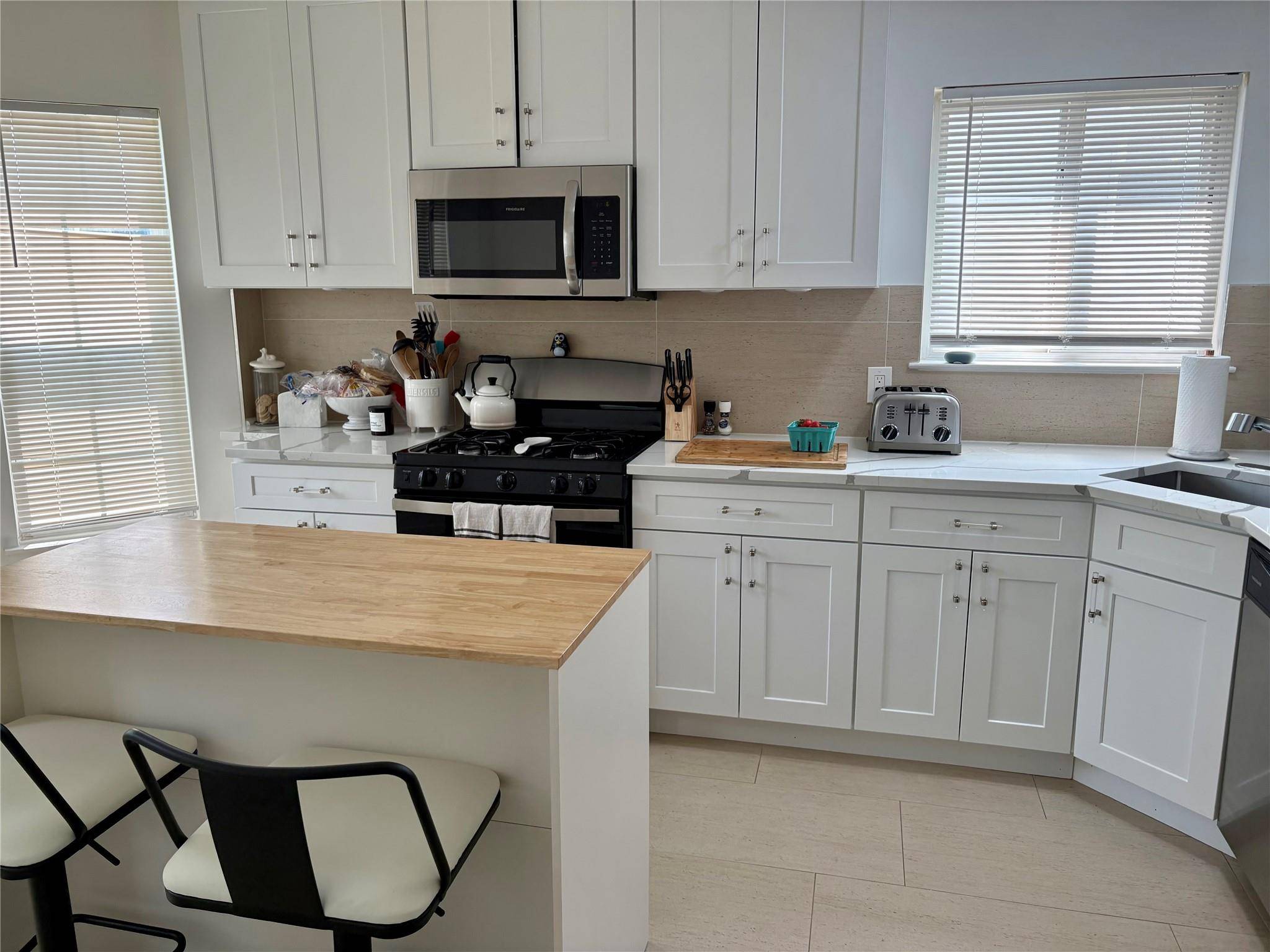 Port Washington, NY 11050,67 Sagamore Hill DR #A