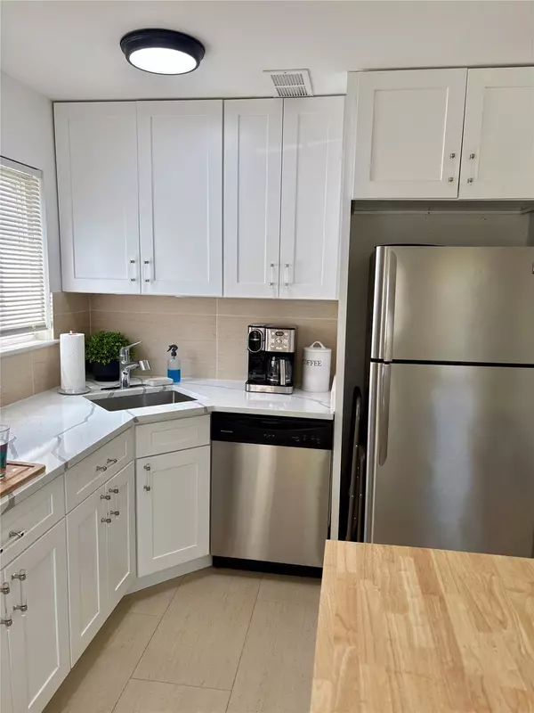 Port Washington, NY 11050,67 Sagamore Hill DR #A
