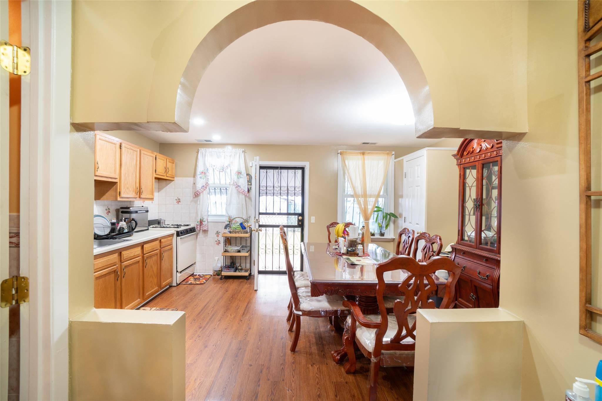 Brooklyn, NY 11207,659 Snediker AVE