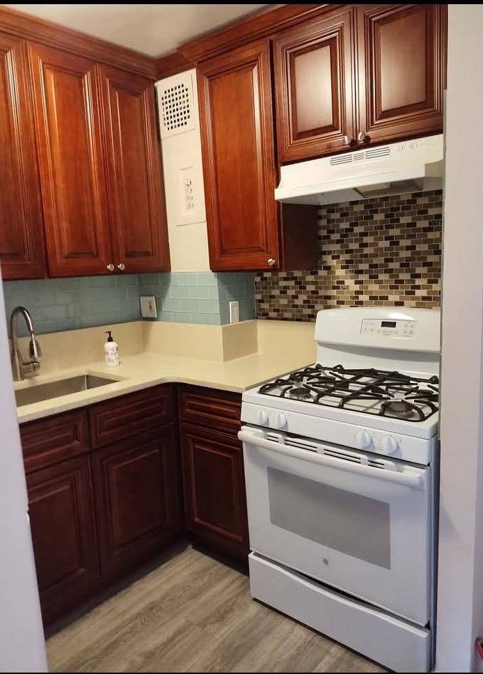 Freeport, NY 11520,124 Smith ST #3B