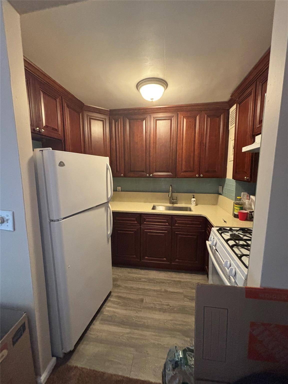 Freeport, NY 11520,124 Smith ST #3B