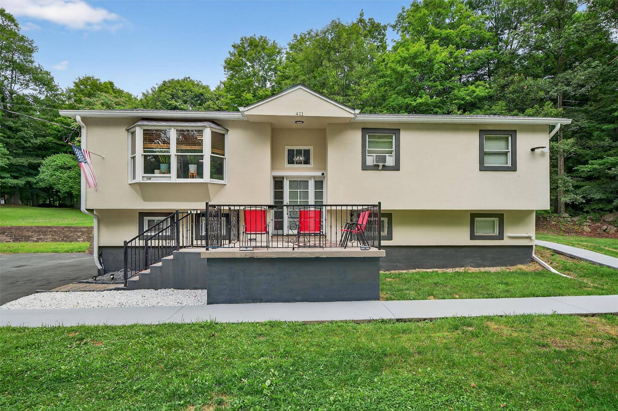 Middletown, NY 10940,411 Fair Oaks RD
