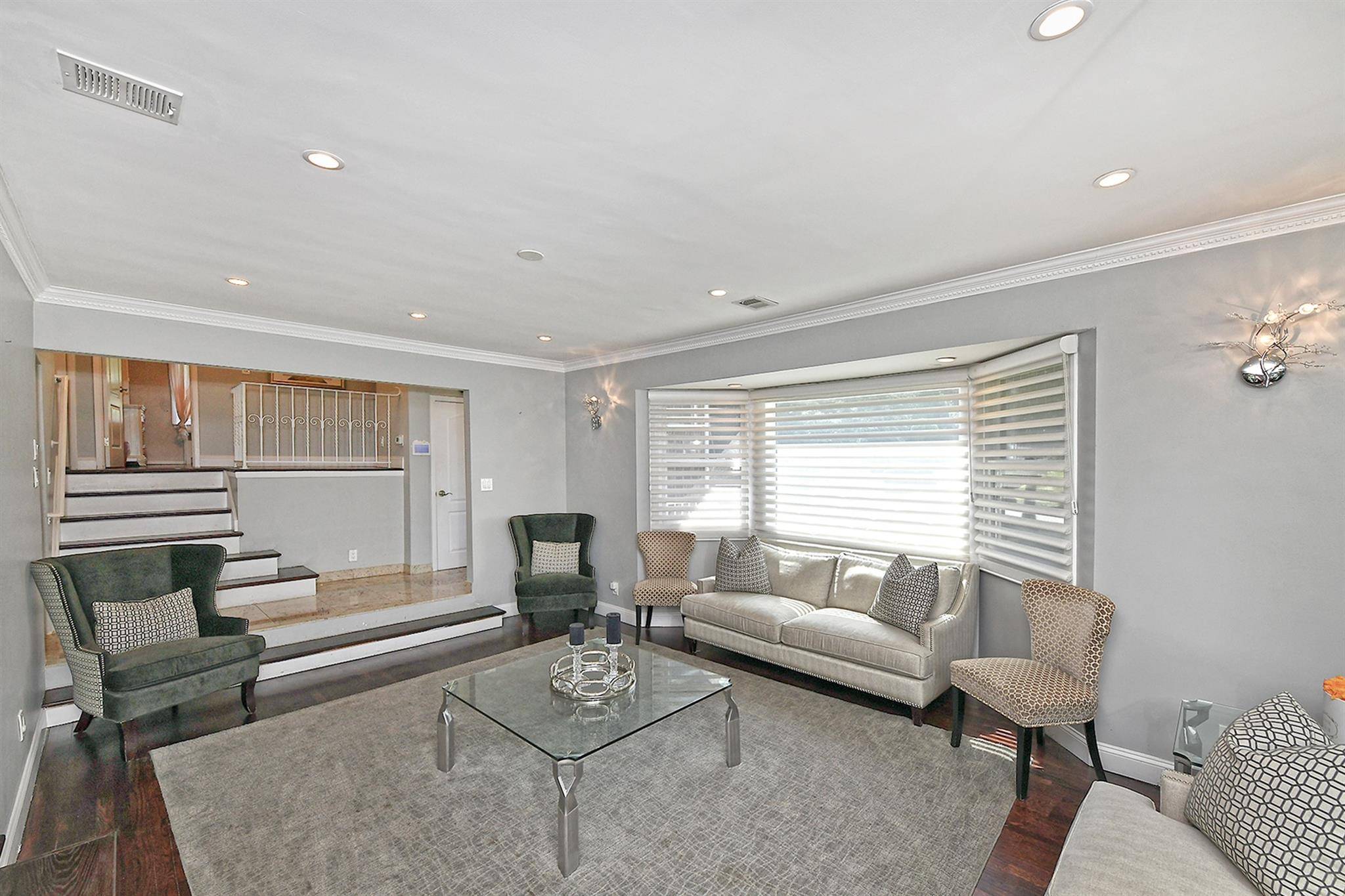 Port Washington, NY 11050,2 Cherrywood LN