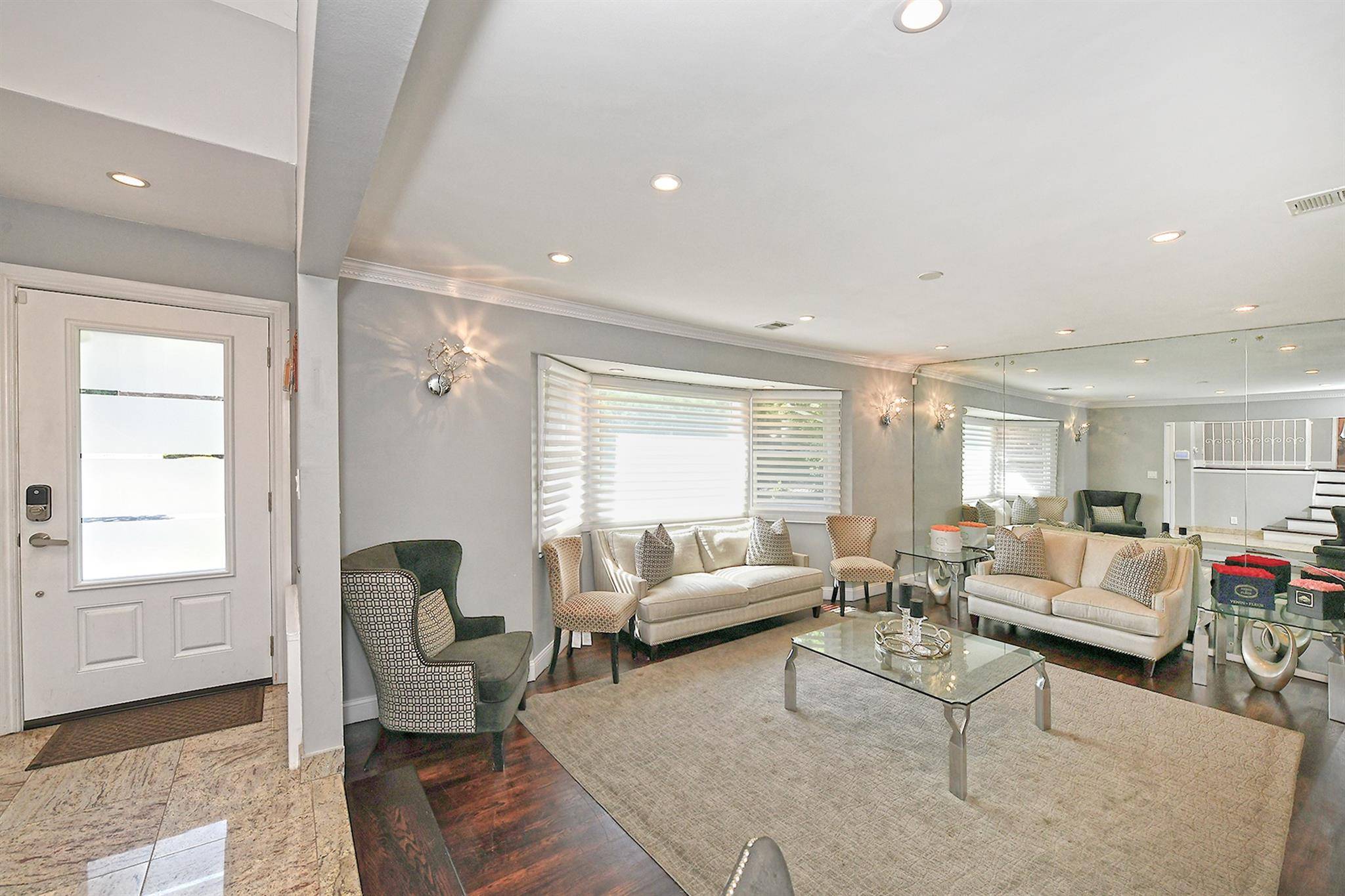 Port Washington, NY 11050,2 Cherrywood LN