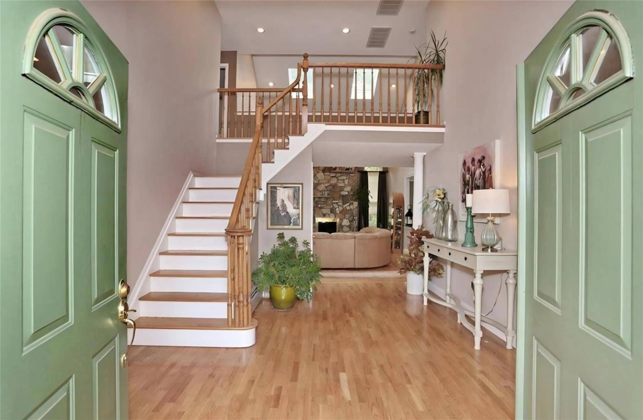 Nanuet, NY 10954,18 Mesa PL