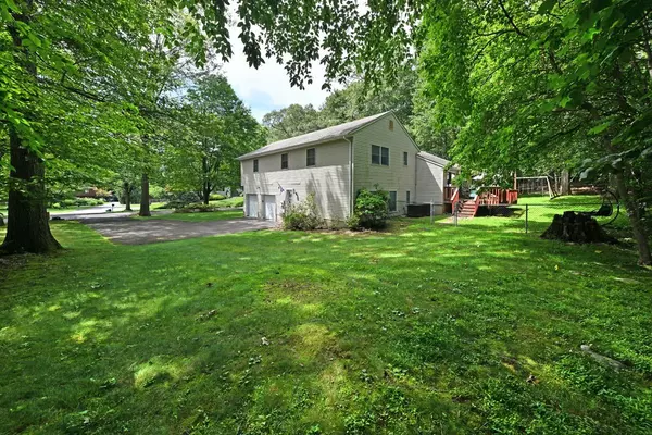 Suffern, NY 10901,17 E Stemmer LN