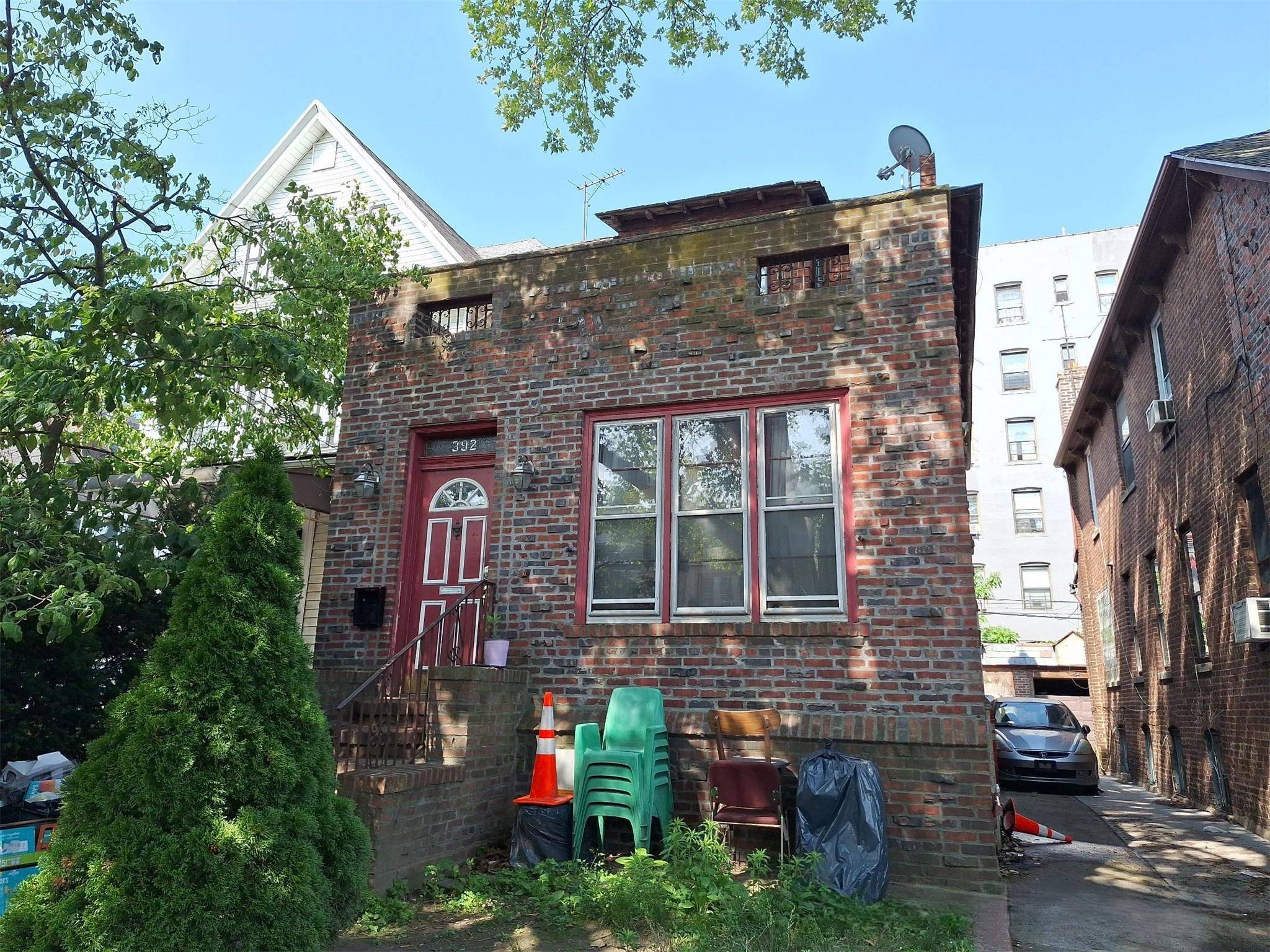 392 E 7th ST, Brooklyn, NY 11218