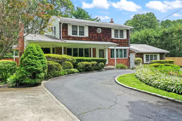 19 Laurel DR, Smithtown, NY 11787