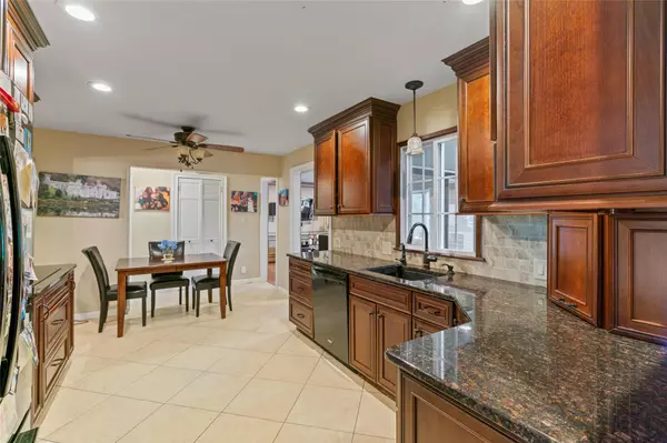Smithtown, NY 11787,19 Laurel DR