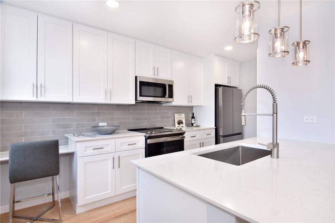 Pelham, NY 10803,245 Wolfs LN #2A