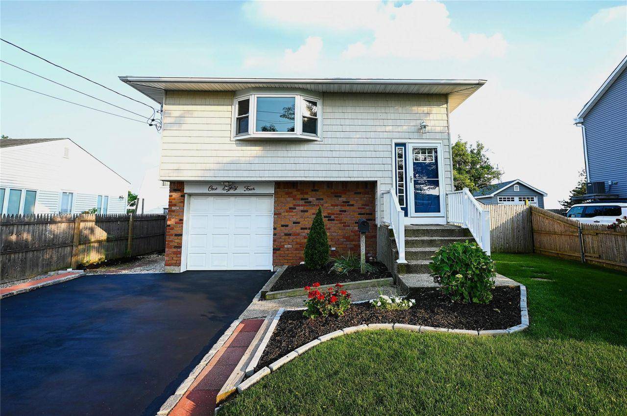 184 Sumpwams AVE, Babylon, NY 11702