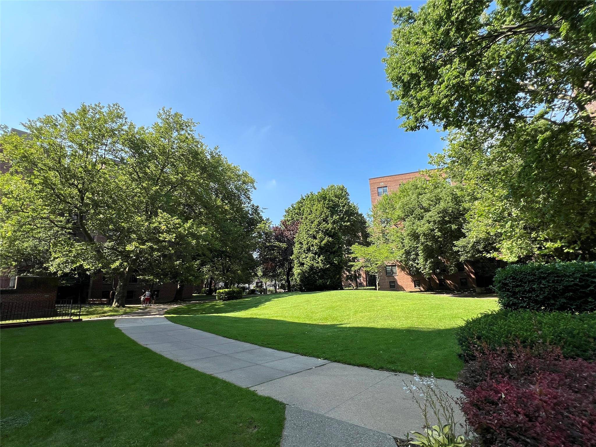Kew Garden Hills, NY 11367,150-15 72 RD #1A