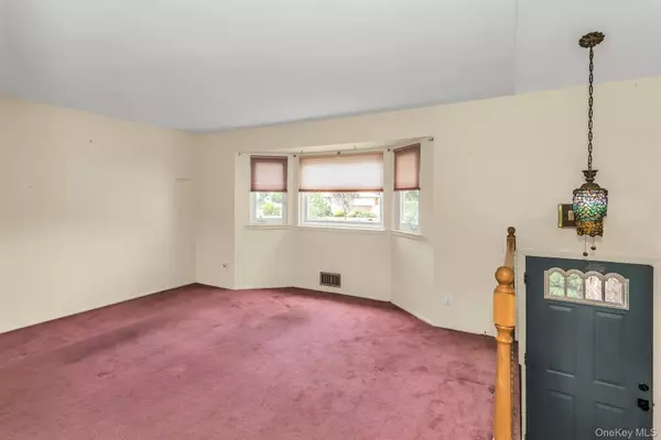 Smithtown, NY 11787,58 Sherbrooke DR