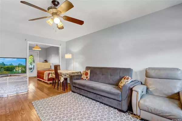 Kew Gardens, NY 11415,84-96 Austin ST