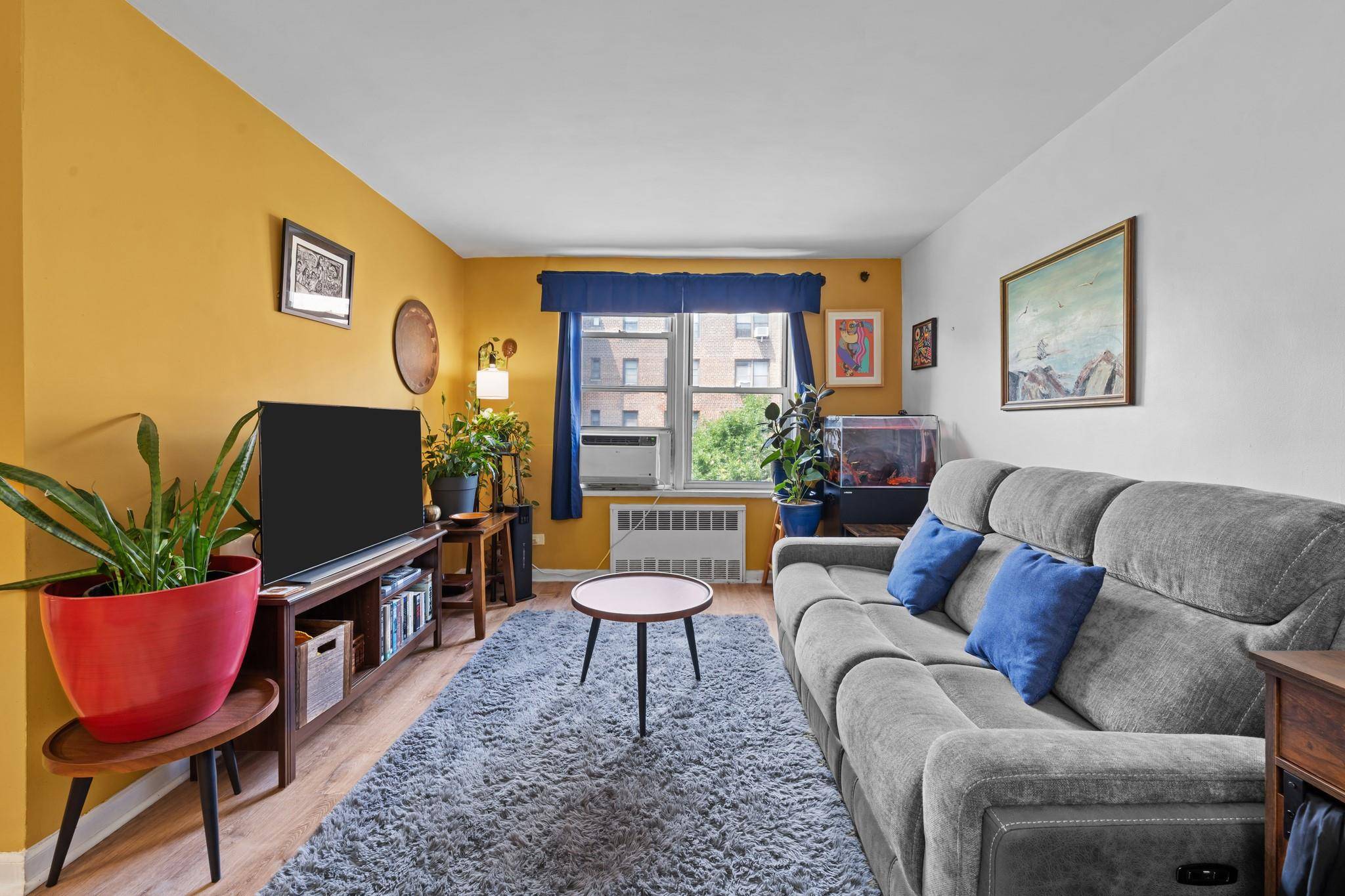 33-05 92nd ST #4B, Jackson Heights, NY 11372