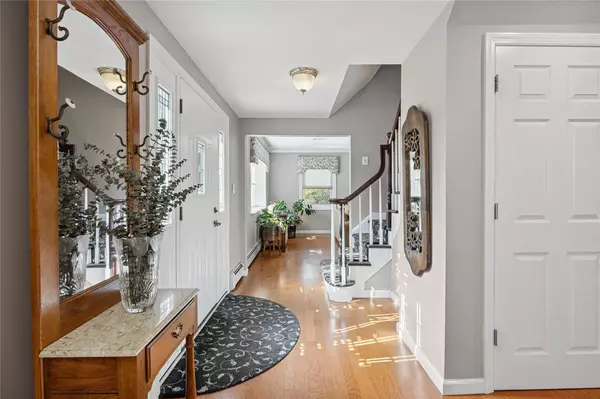 Stony Brook, NY 11790,15 Shadetree LN
