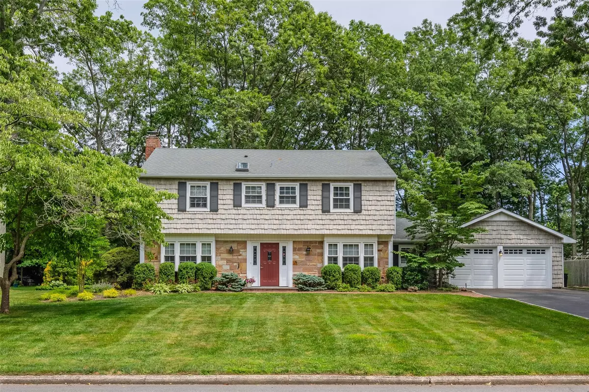 Stony Brook, NY 11790,15 Shadetree LN