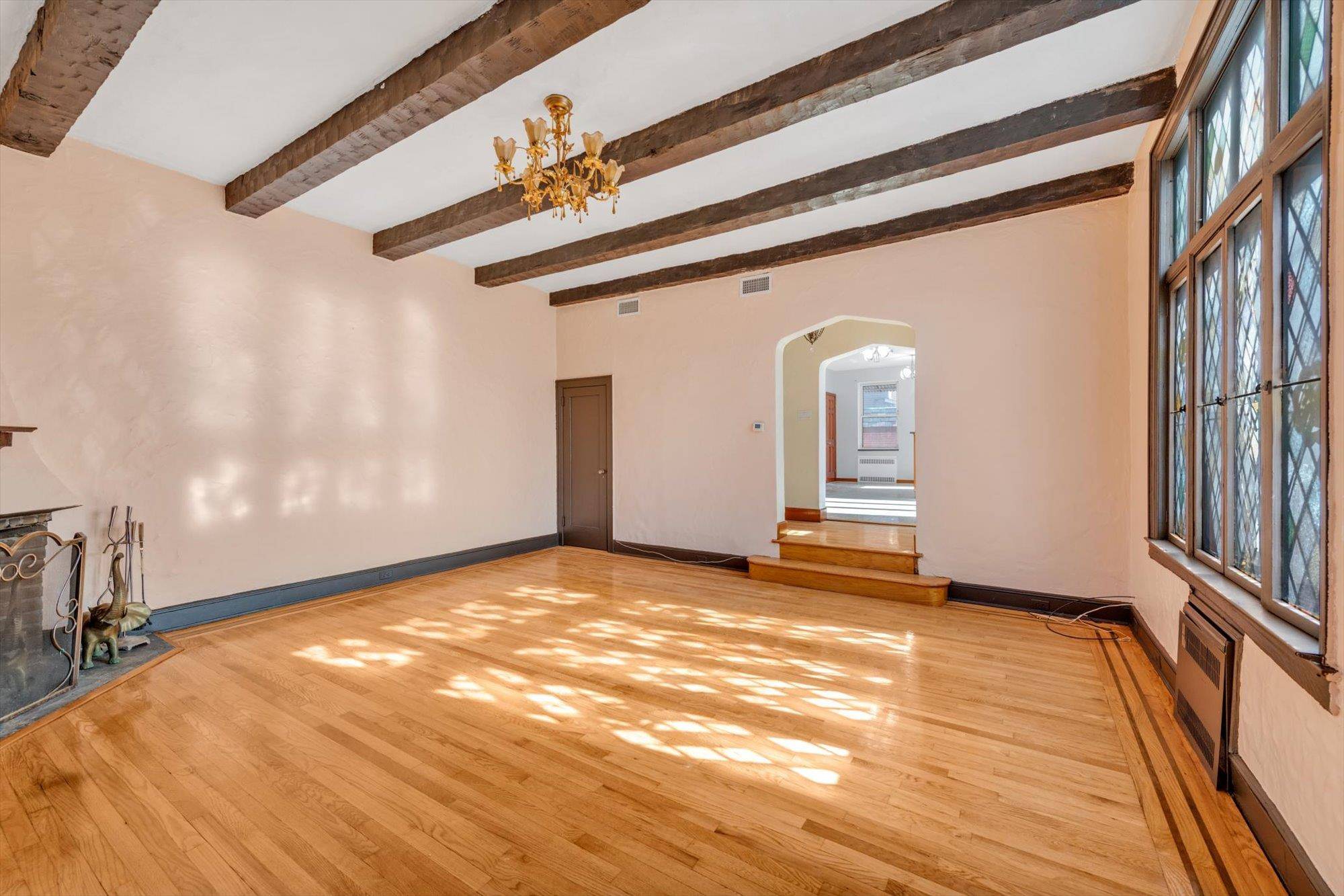 Forest Hills, NY 11375,91-02 68 AVE
