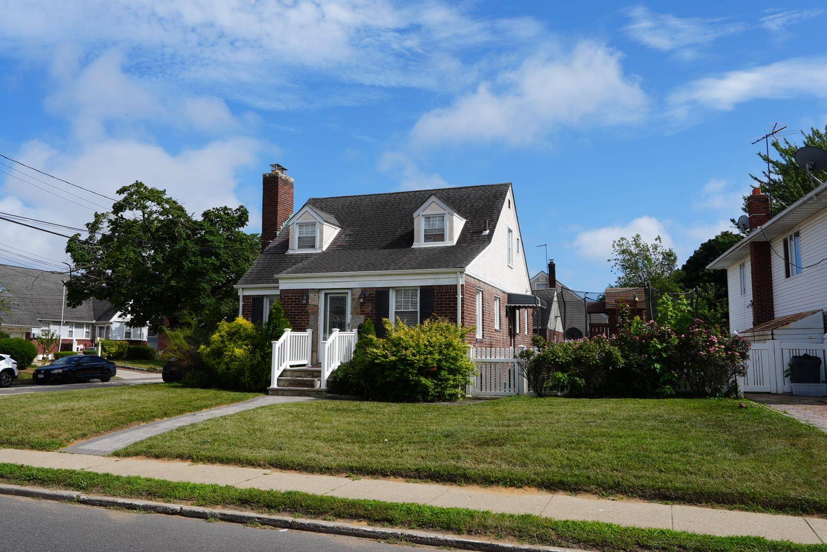 Lynbrook, NY 11563,40 Hendrickson AVE