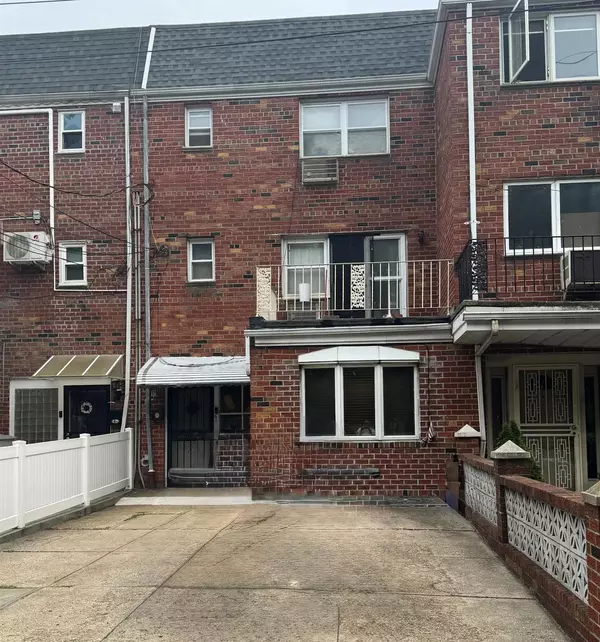 62-56 71st ST, Middle Village, NY 11379