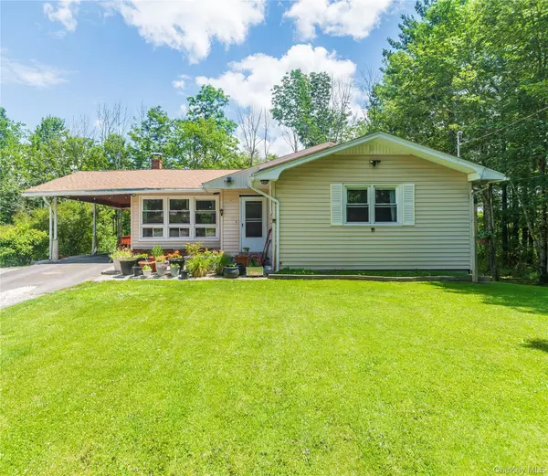 17 Hillside PL, Fallsburg, NY 12779