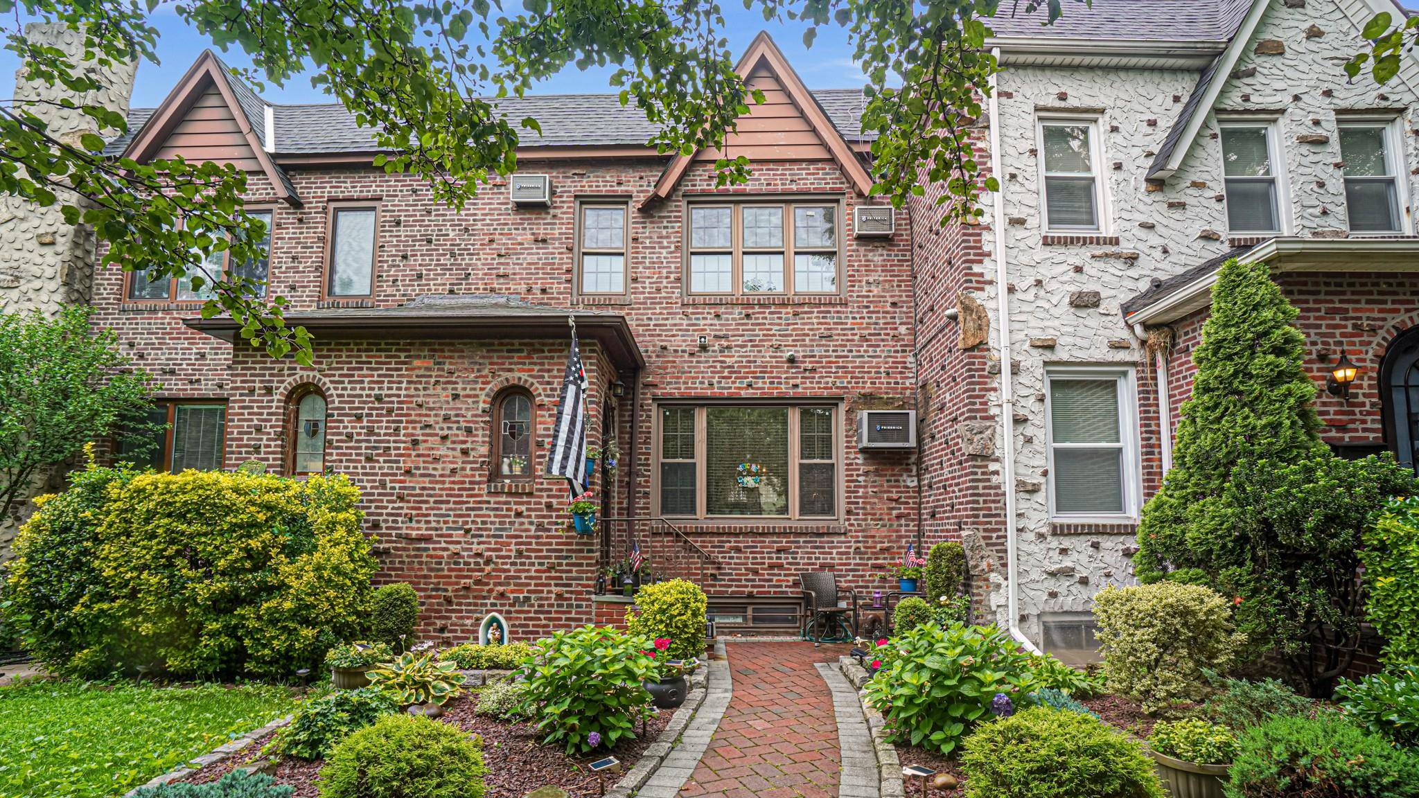 6477 82nd PL, Middle Village, NY 11379
