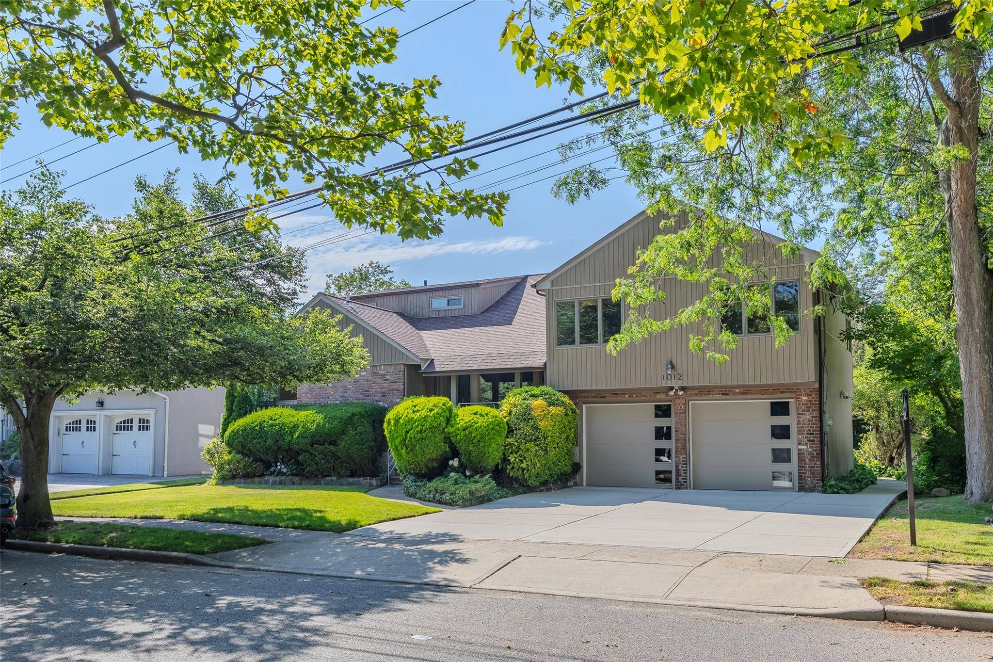 1012 Westwood RD, Woodmere, NY 11598