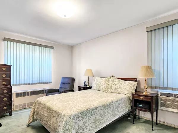 Flushing, NY 11354,140-21 31st RD #4A