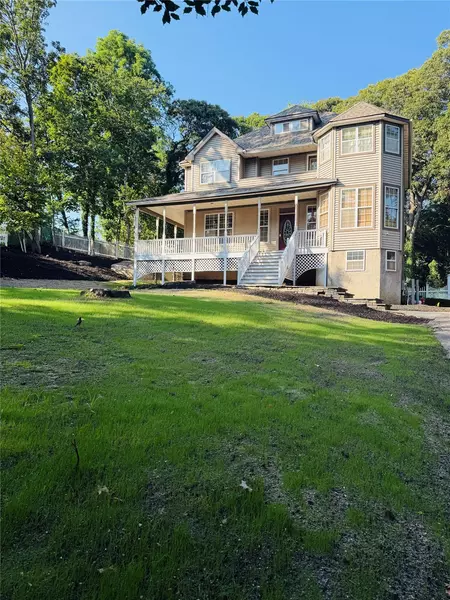 23 Salem DR, Stony Brook, NY 11790