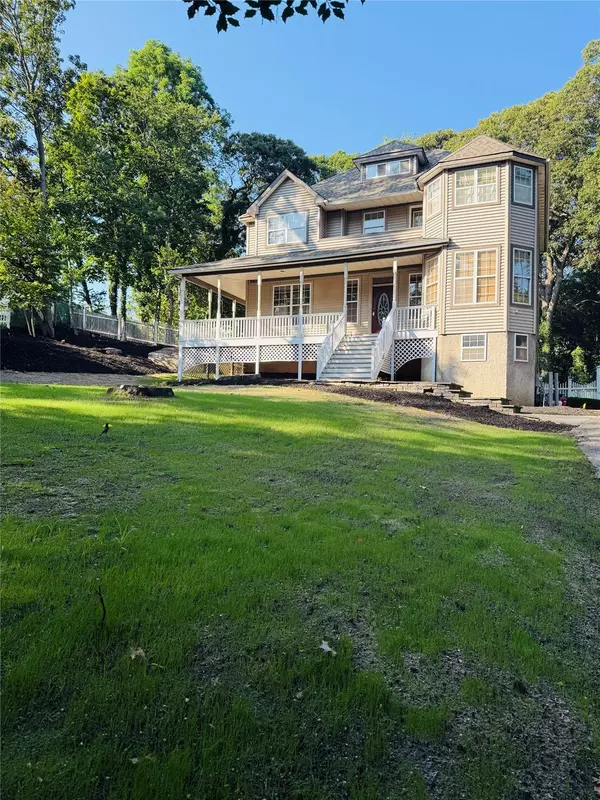 23 Salem DR, Stony Brook, NY 11790