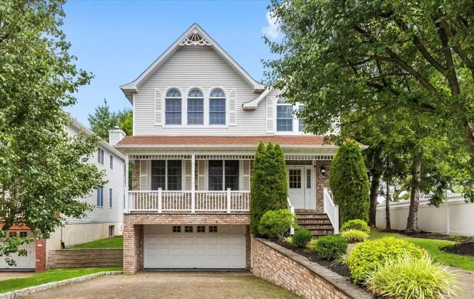 2 Apple CT, Eastchester, NY 10709