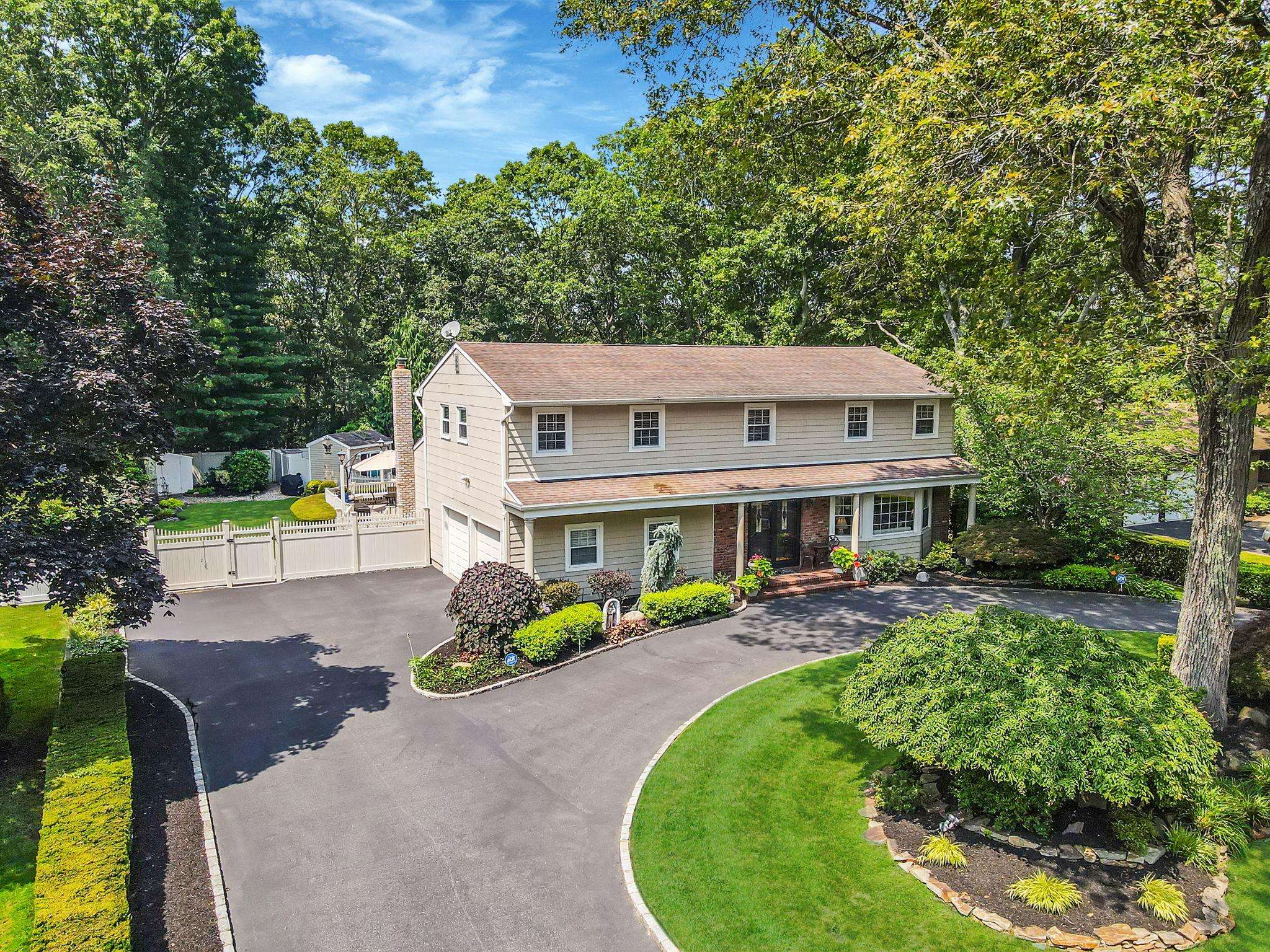 59 Lindron AVE, Smithtown, NY 11787