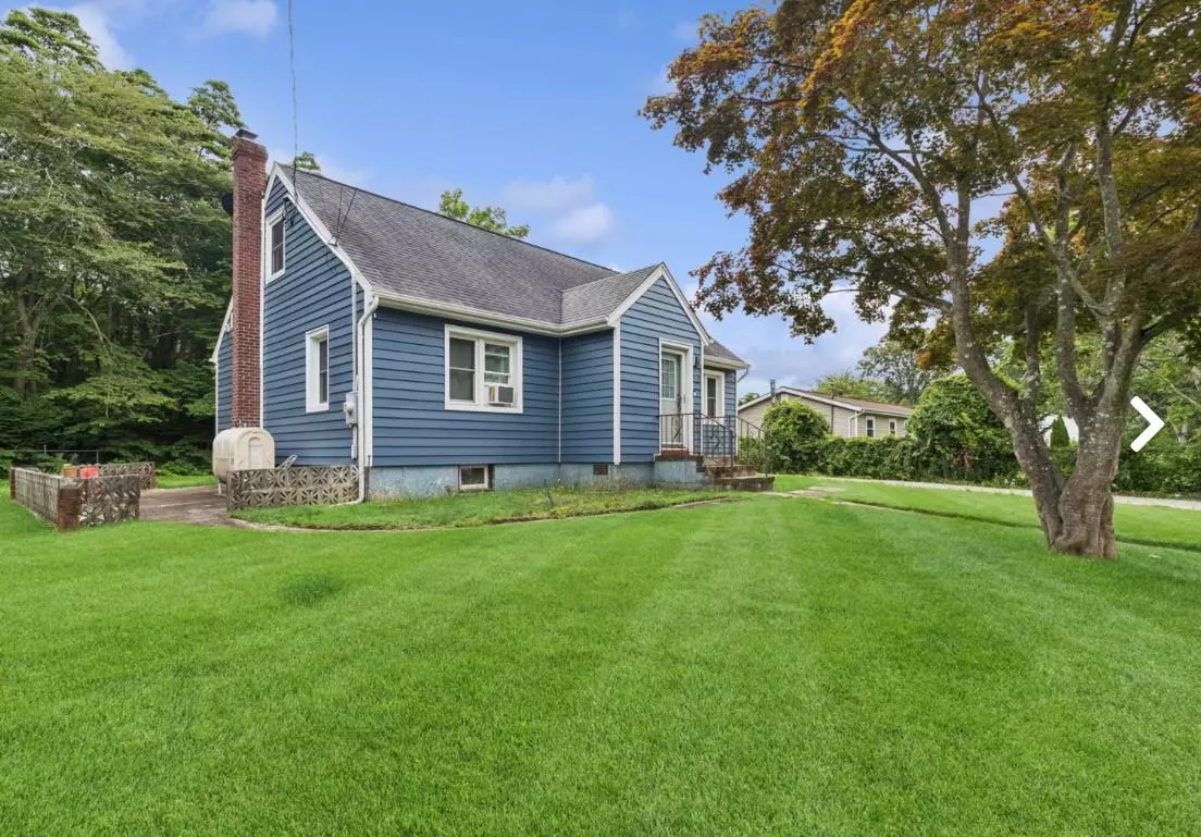 Middle Island, NY 11953,32 Smith LN