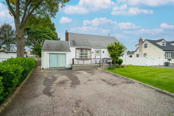 Levittown, NY 11756,47 Cardinal RD