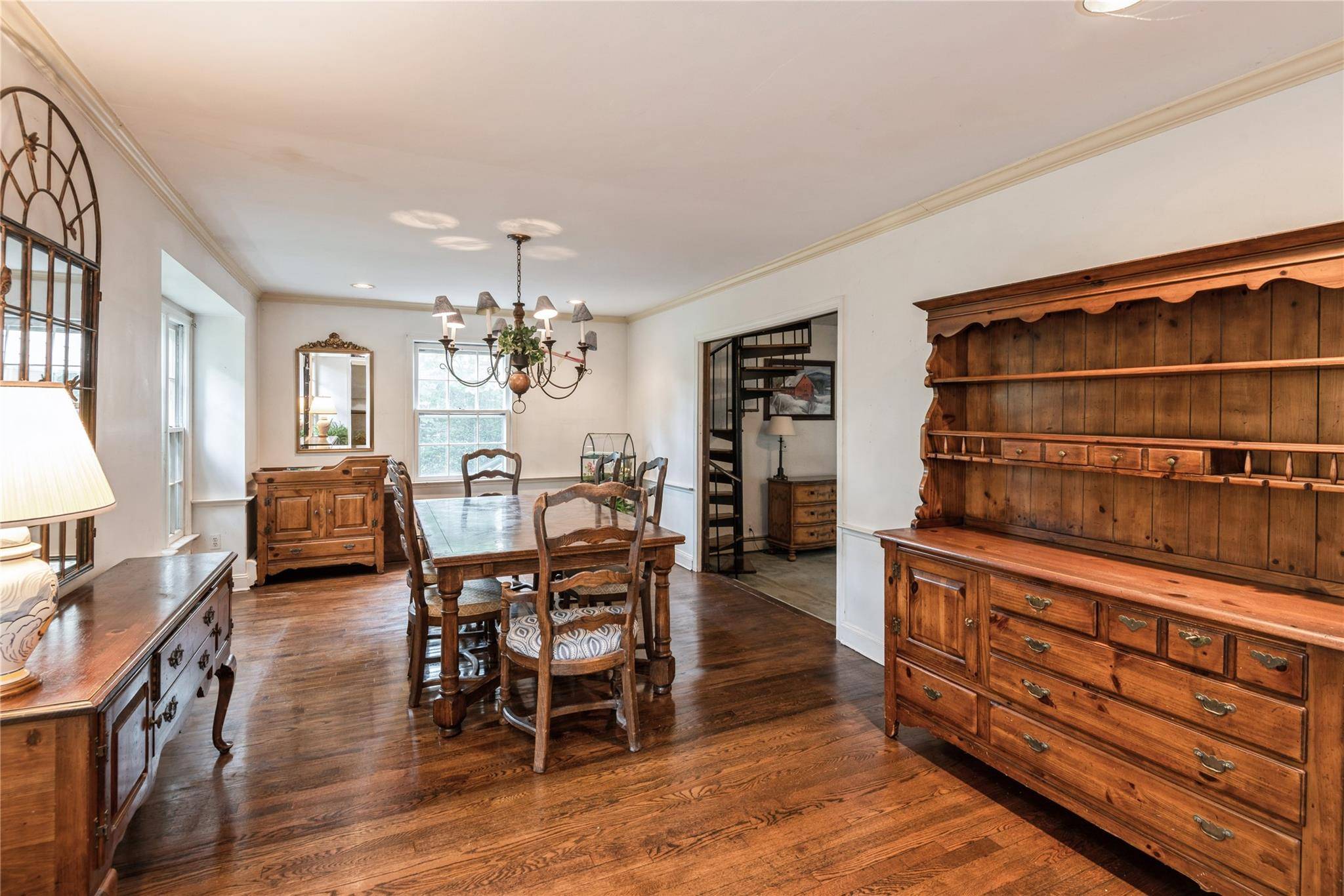 Manhasset, NY 11030,228 Dogwood LN