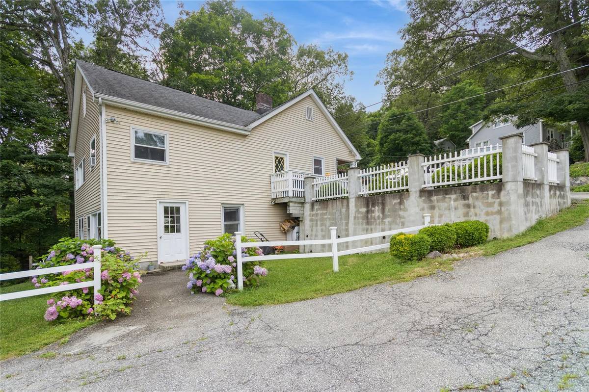 Lake Peekskill, NY 10537,126 Tanglewylde RD