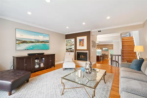 Syosset, NY 11791,28 The Mews