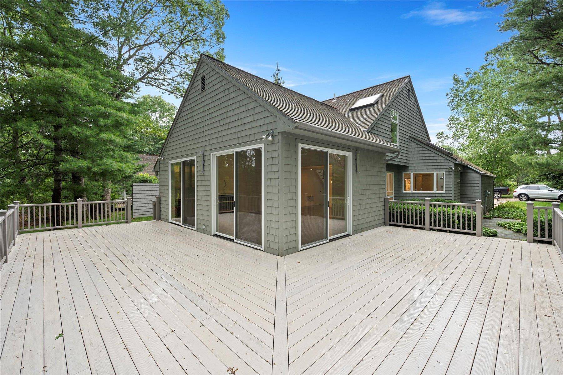East Hampton, NY 11937,44 Huckleberry LN