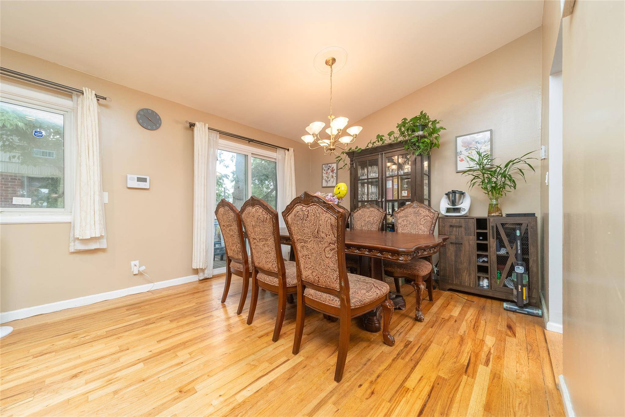 Plainview, NY 11803,98 Virginia AVE