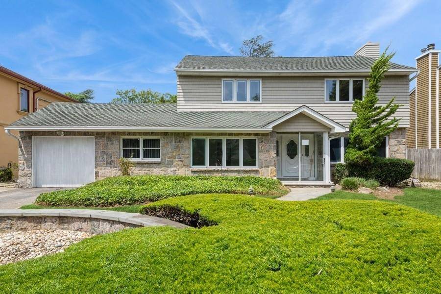 1554 Hewlett Heath RD, Hewlett, NY 11557