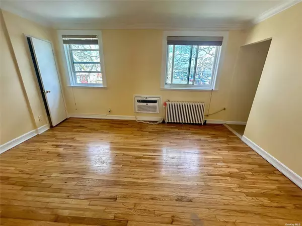75-22 255th Street #Upper, Glen Oaks, NY 11004