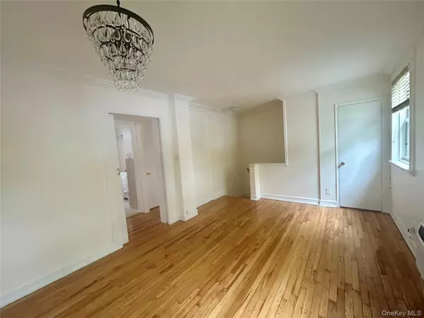 Glen Oaks, NY 11004,75-22 255th Street #2nd Floor
